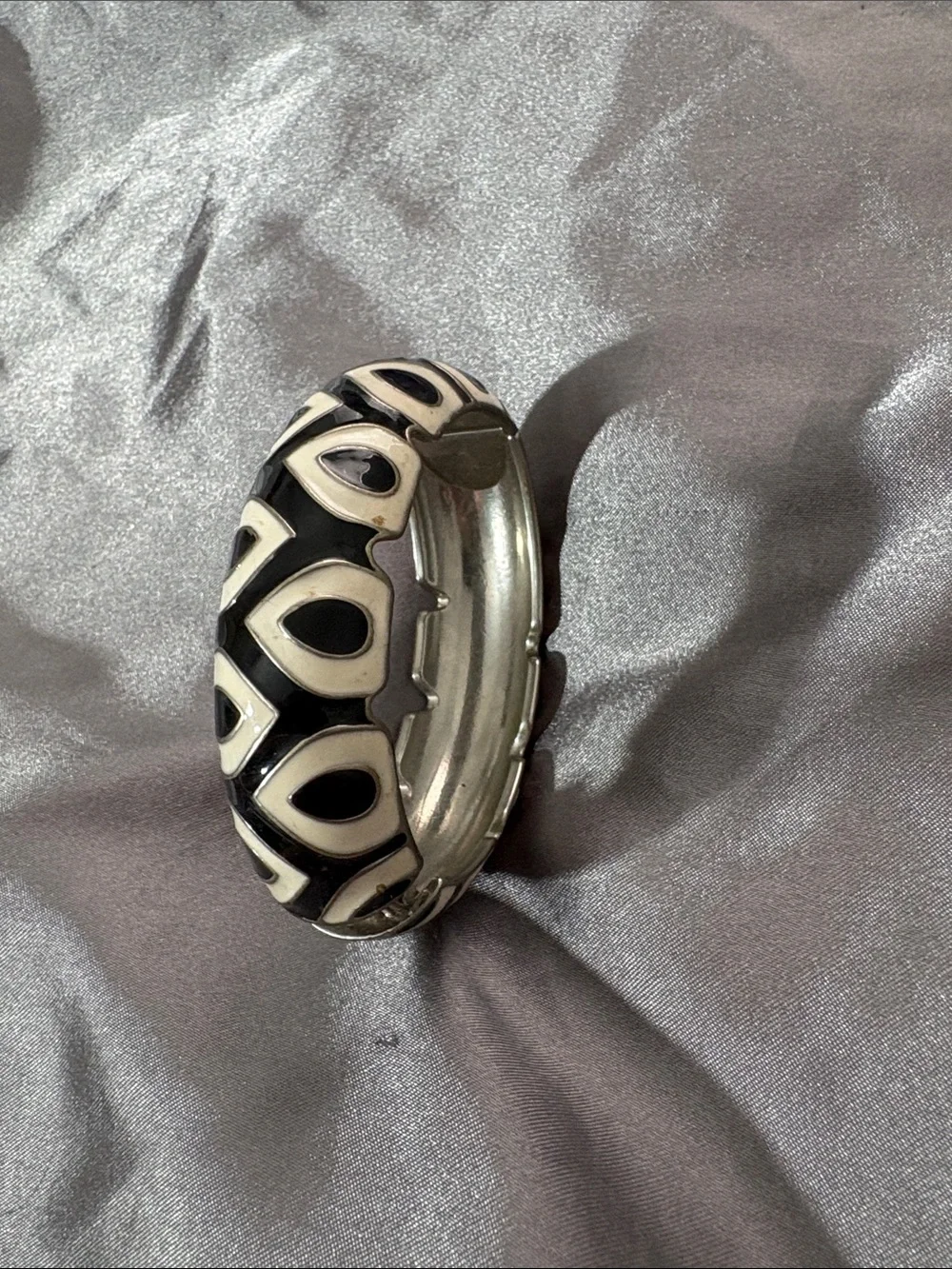 Vintage Black and White Enamel Patterned Bangle Bracelet